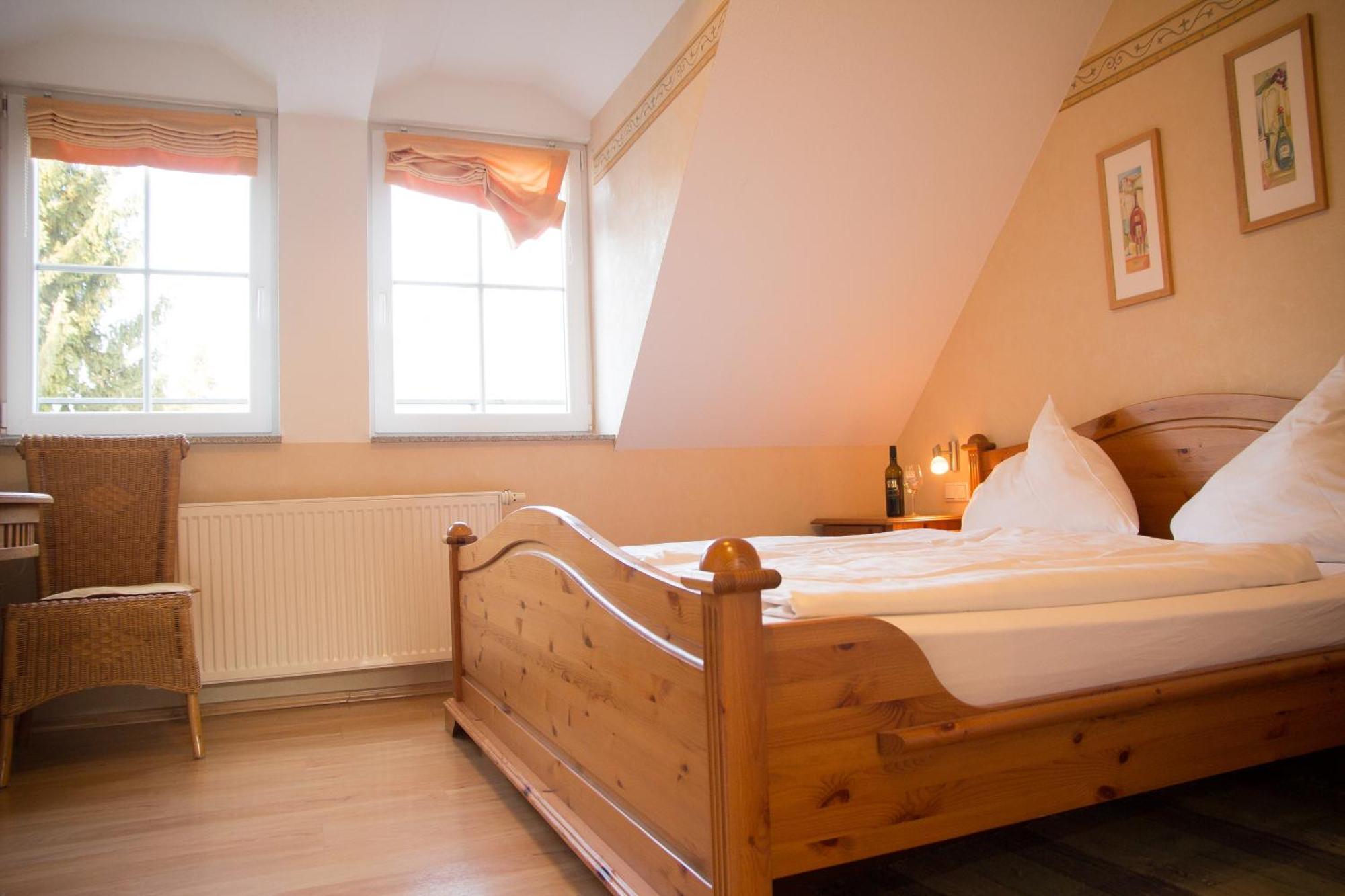 Weingut Weinstube Weinhotel Wolf Harxheim Buitenkant foto
