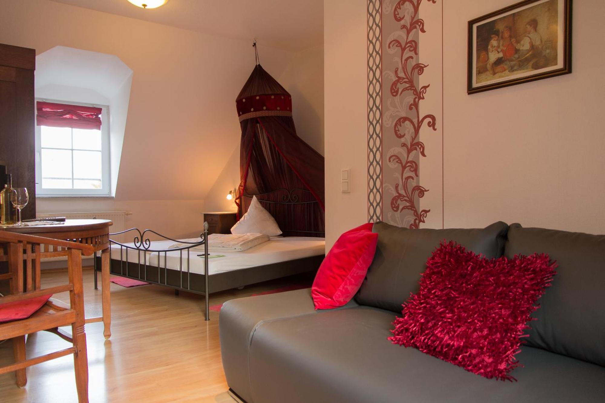 Weingut Weinstube Weinhotel Wolf Harxheim Buitenkant foto
