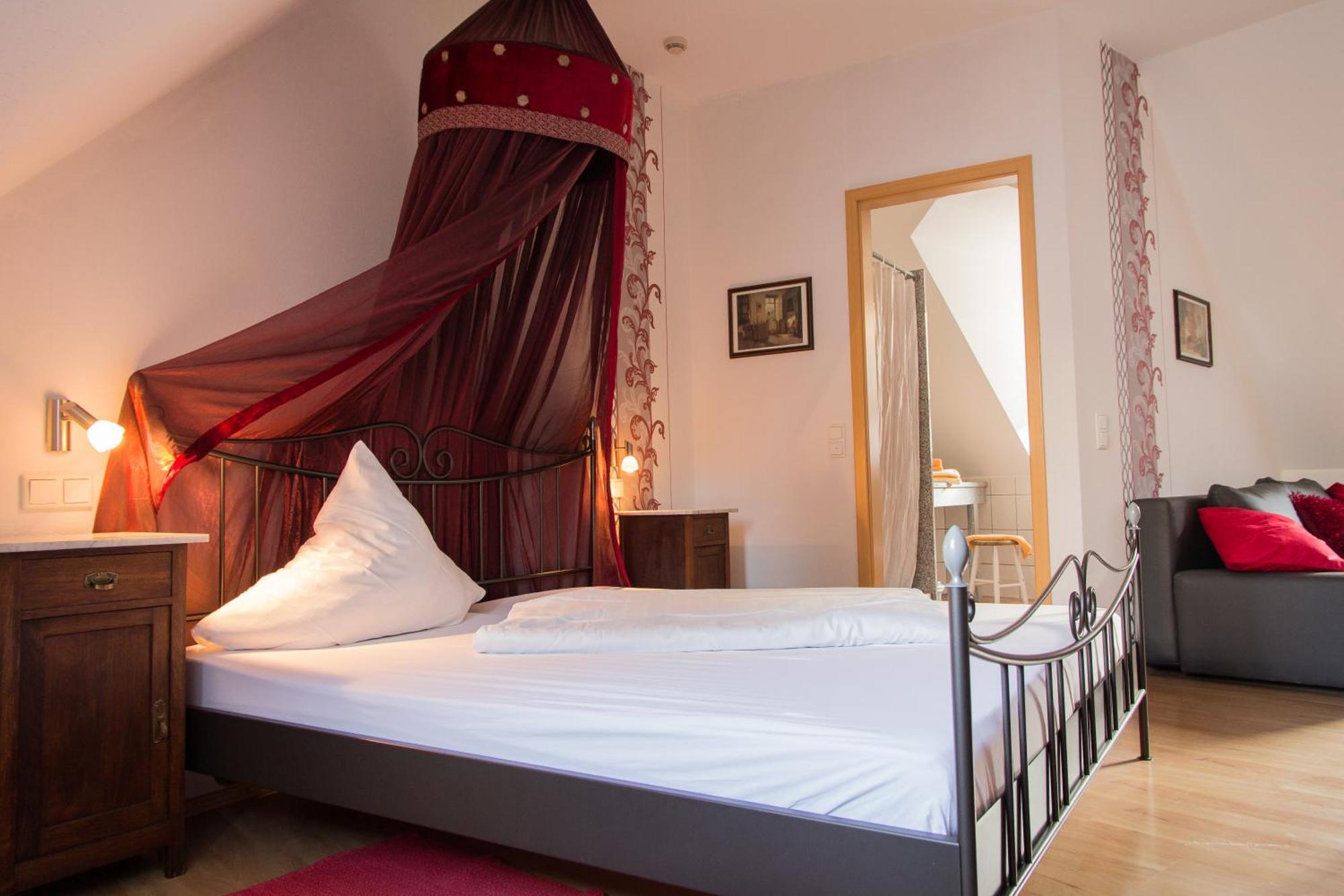 Weingut Weinstube Weinhotel Wolf Harxheim Buitenkant foto