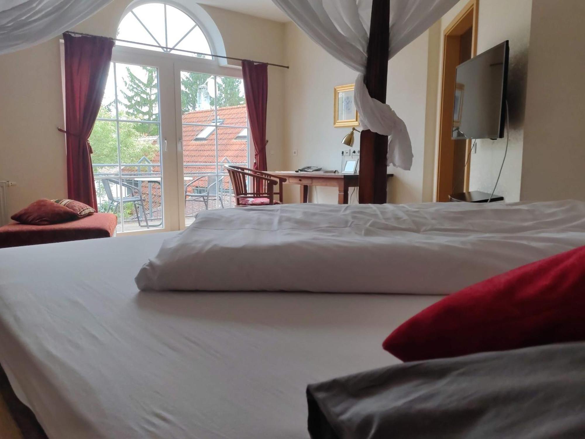 Weingut Weinstube Weinhotel Wolf Harxheim Buitenkant foto