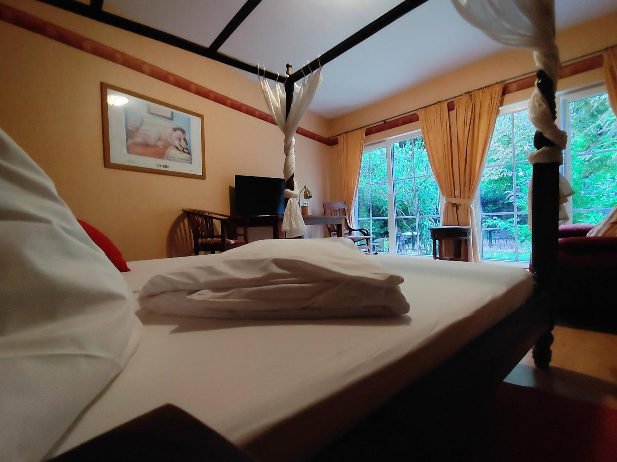 Weingut Weinstube Weinhotel Wolf Harxheim Buitenkant foto