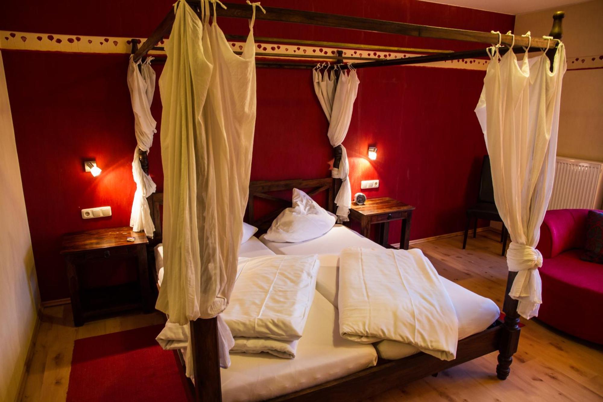 Weingut Weinstube Weinhotel Wolf Harxheim Buitenkant foto