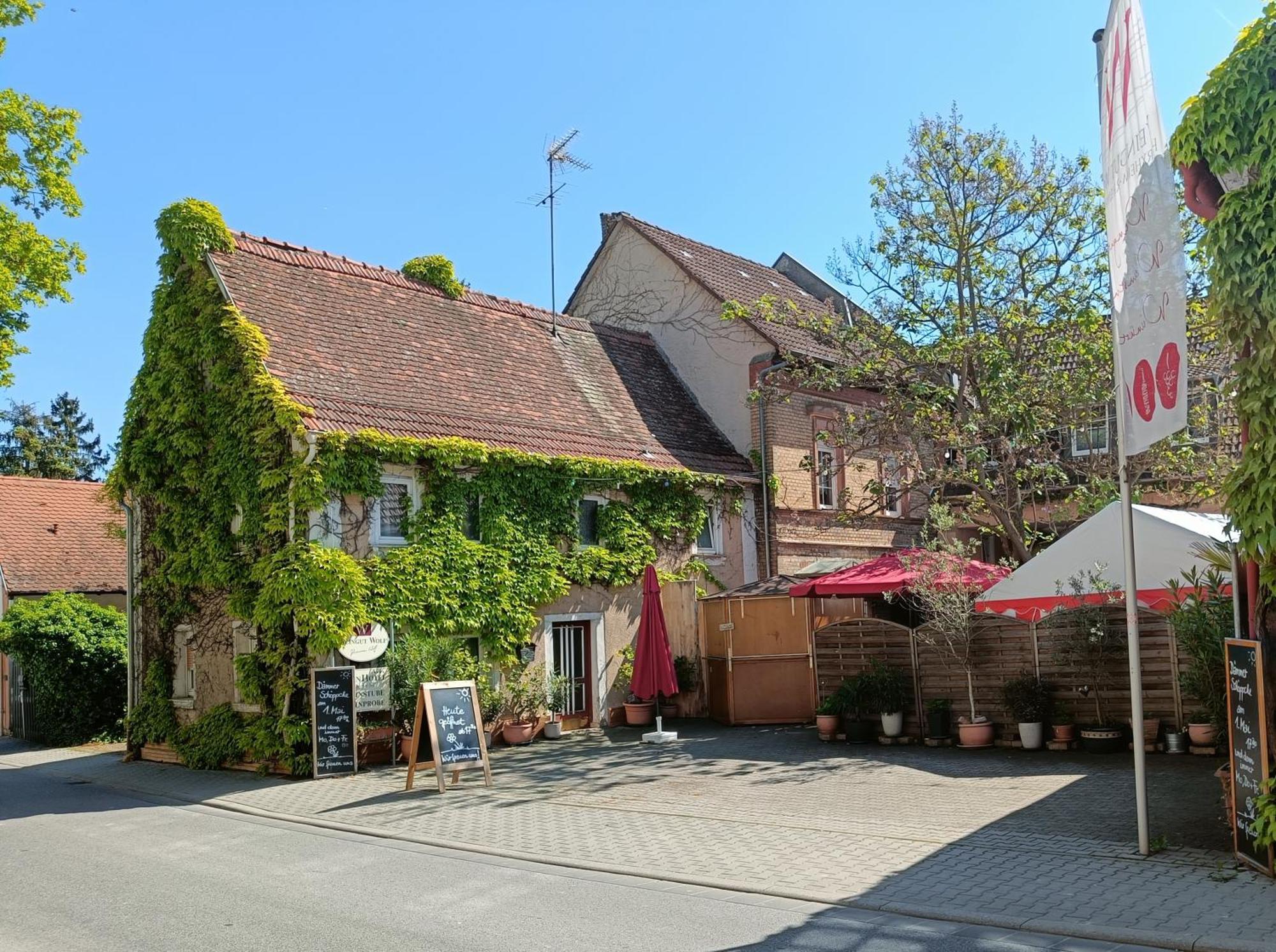 Weingut Weinstube Weinhotel Wolf Harxheim Buitenkant foto
